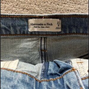 Abercrombie and Fitch ‘mom short high rise’ size 4/27